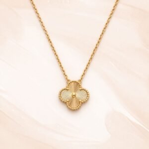 van-cleef-arpels-vintage-alhambra-pendant-in-18k-yellow-gold