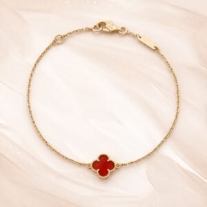van-cleef-arpels-sweet-alhambra-carnelian-bracelet