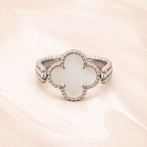 van-cleef-arpels-vintage-alhambra-reversible-mop-ring